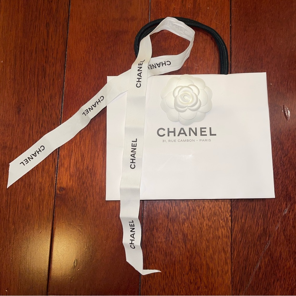 CHANEL Paris gift bag set - Picture 5 of 8